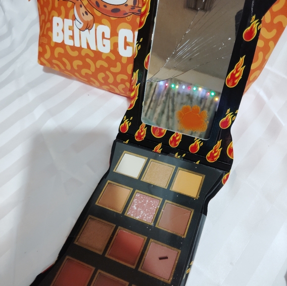 Cheetos palette bag set - Picture 2 of 2